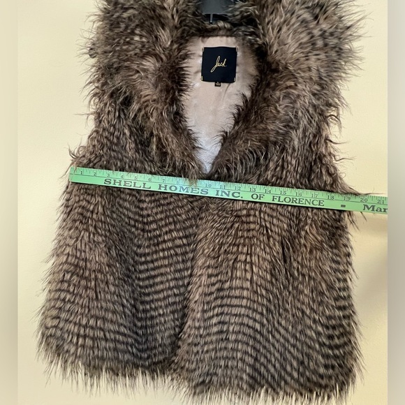 Jack Faux Fur Vest - Picture 6 of 11
